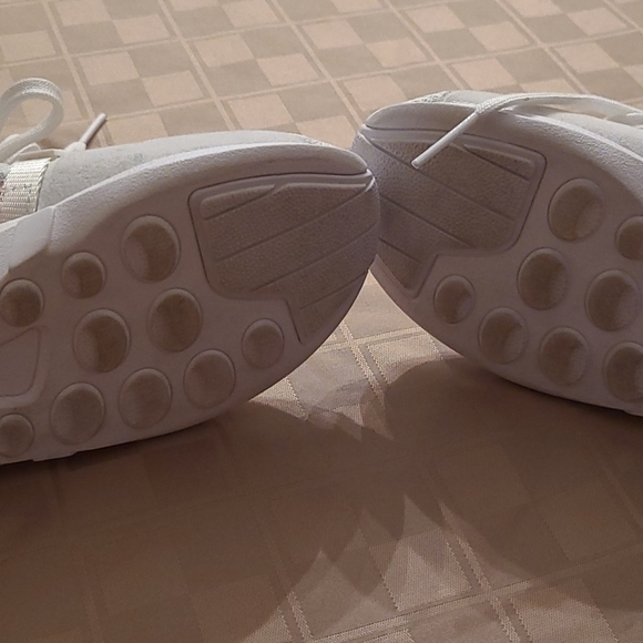 Kid's Adidas shoes size 2 - Picture 2 of 6